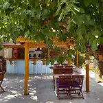 Tropicana Szálloda *